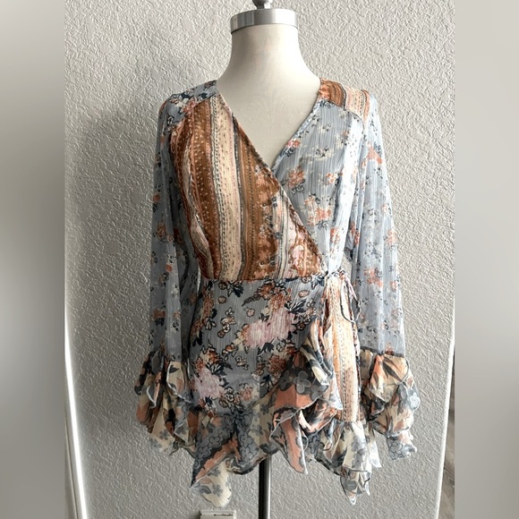 Free People Boho Wrap tie women’s Size M blouse Shirt blue cream brown - Picture 1 of 6